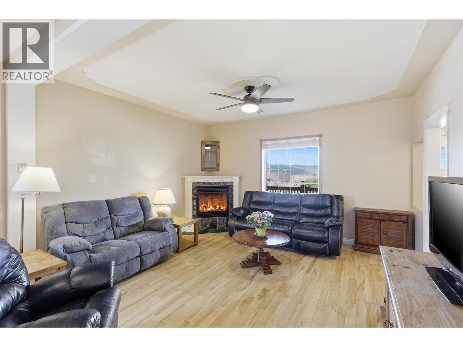 769 DOUGLAS STREET Image 12