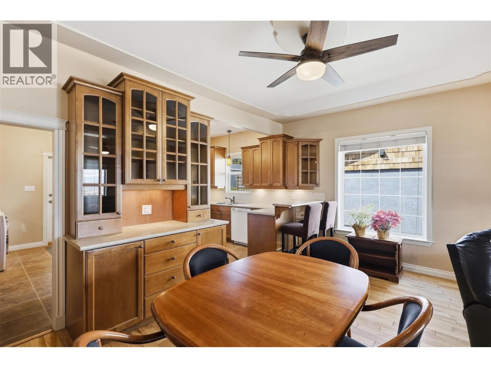 769 DOUGLAS STREET Image 14