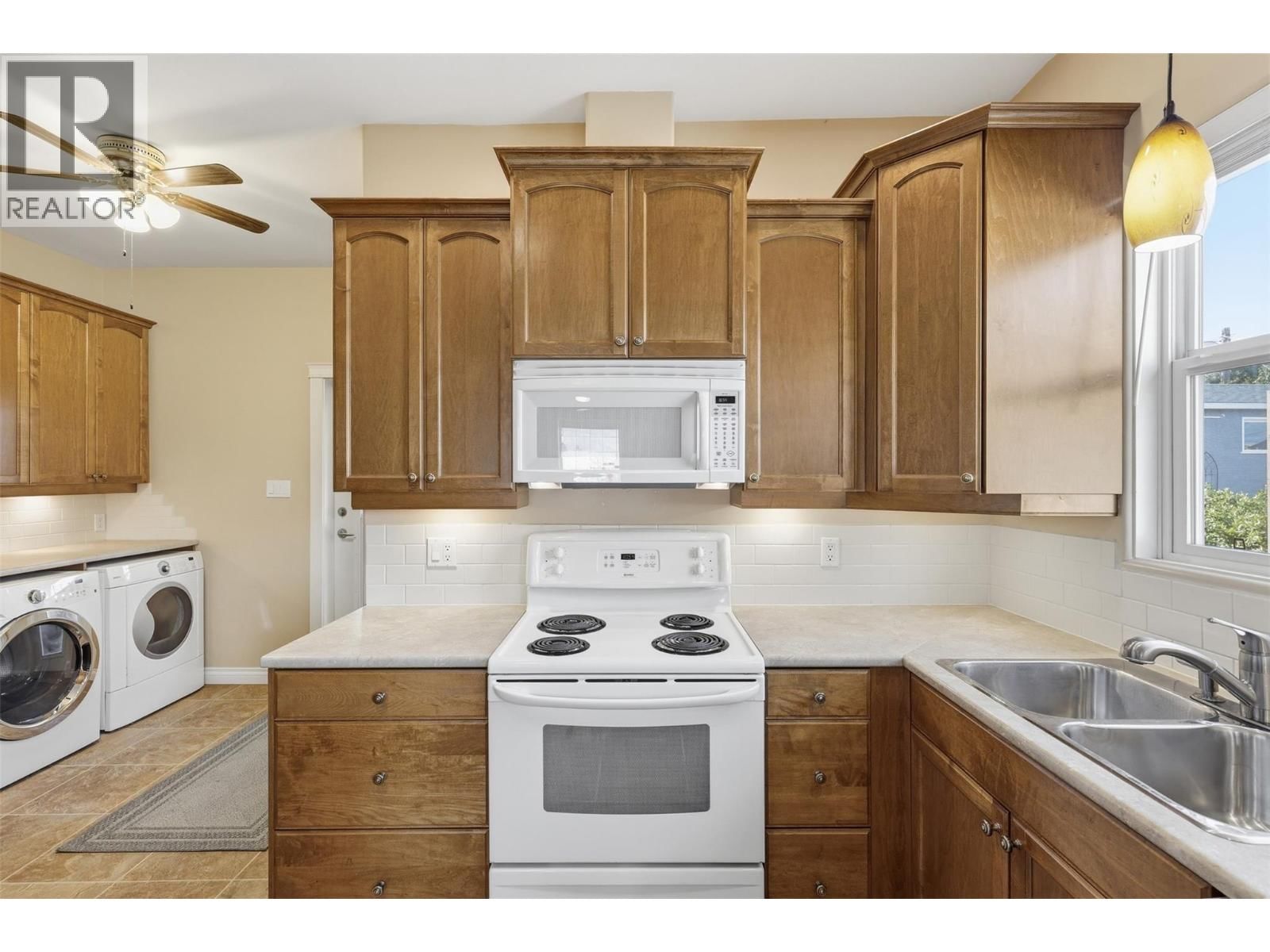 769 DOUGLAS STREET Image 16