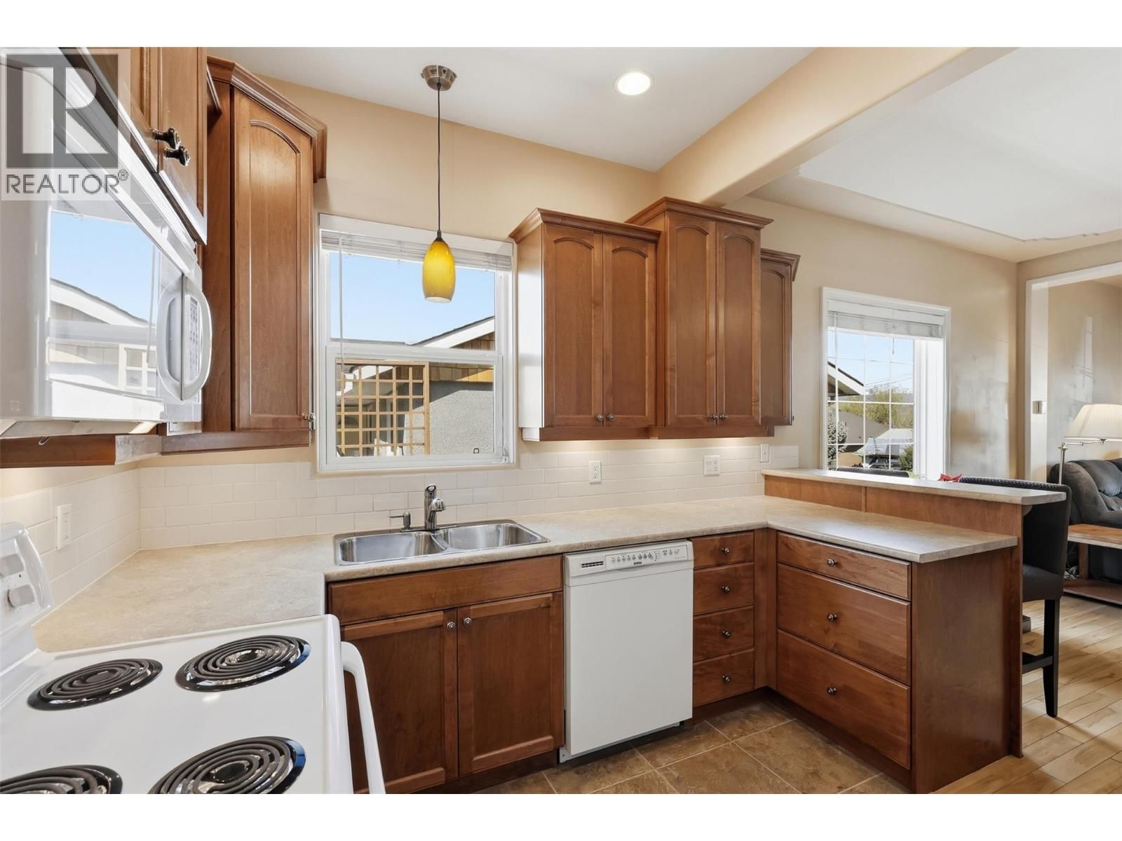 769 DOUGLAS STREET Image 17