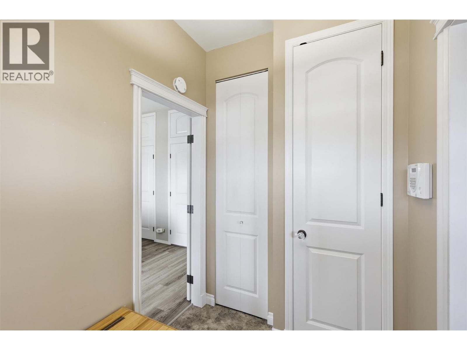 769 DOUGLAS STREET Image 18