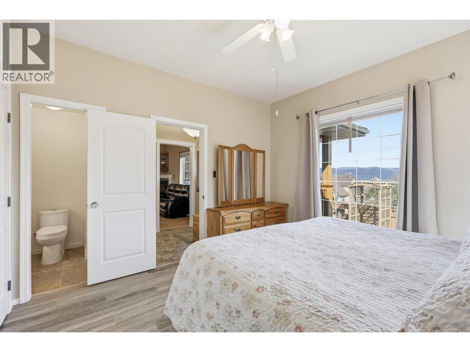 769 DOUGLAS STREET Image 20