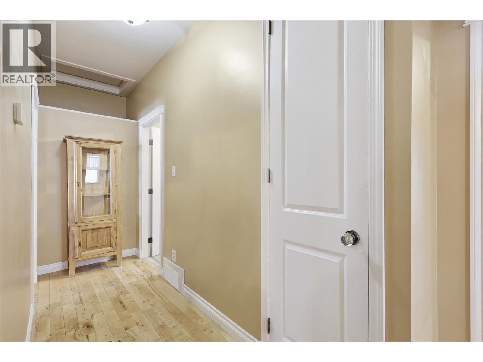 769 DOUGLAS STREET Image 22