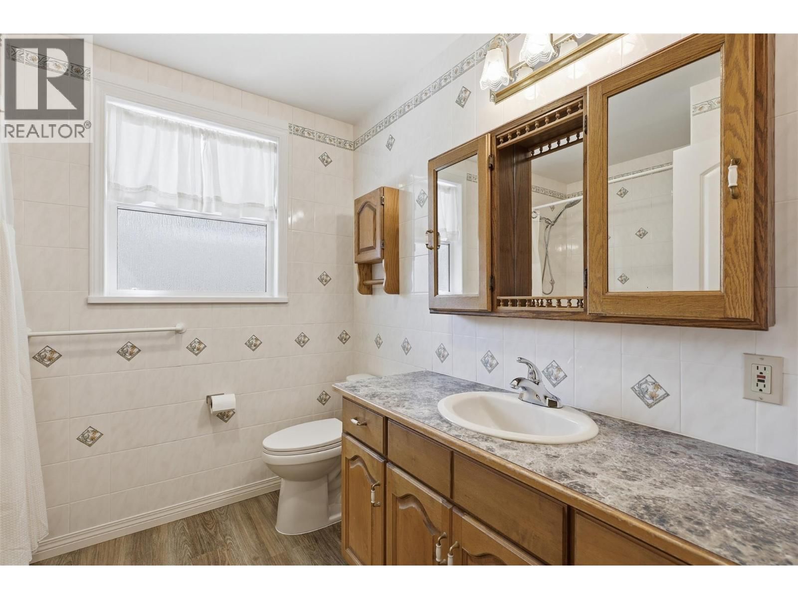 769 DOUGLAS STREET Image 24