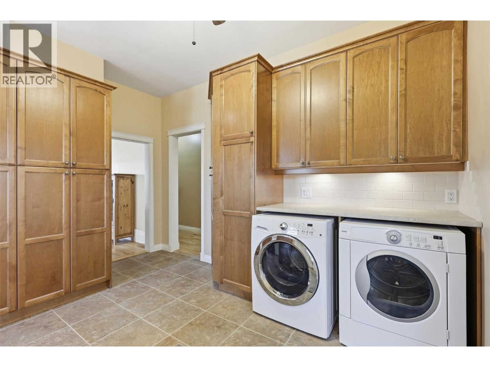 769 DOUGLAS STREET Image 27