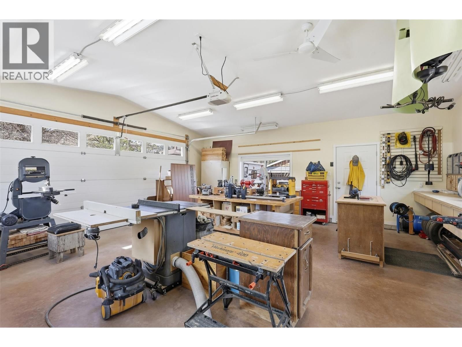 769 DOUGLAS STREET Image 32