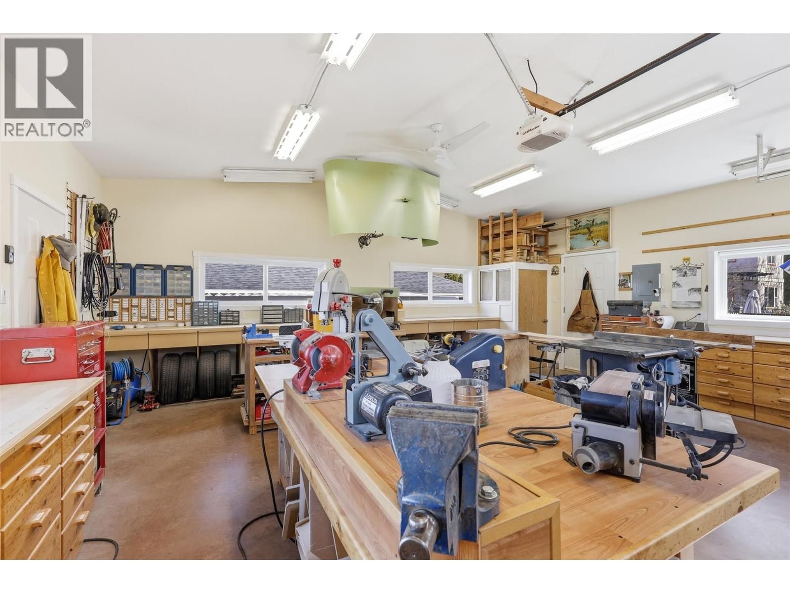 769 DOUGLAS STREET Image 33