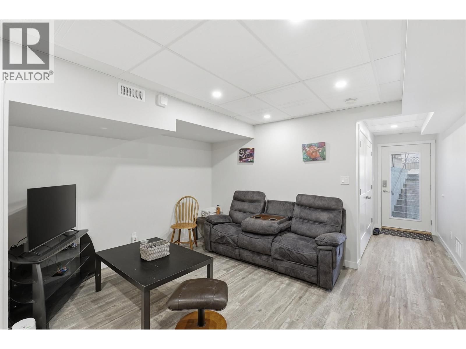 769 DOUGLAS STREET Image 36