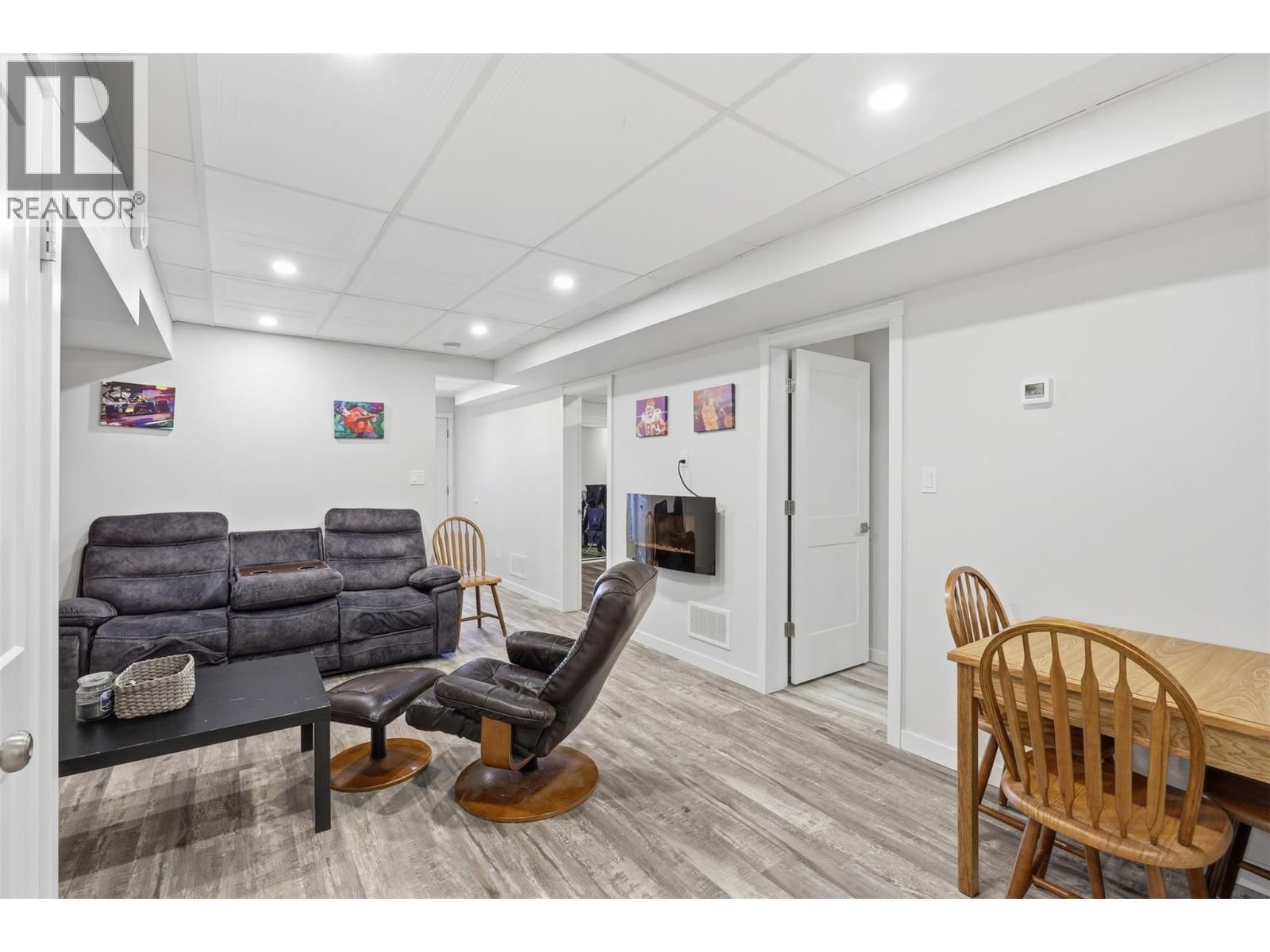 769 DOUGLAS STREET Image 37