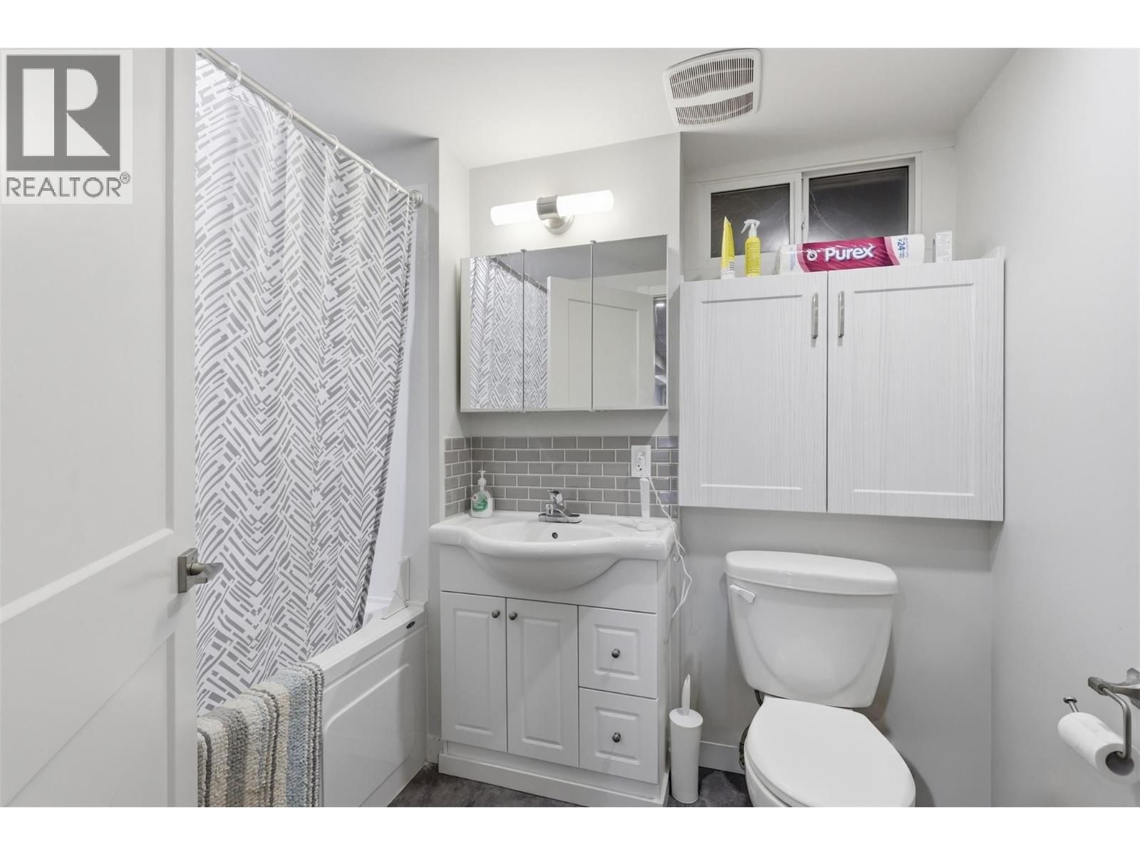 769 DOUGLAS STREET Image 41