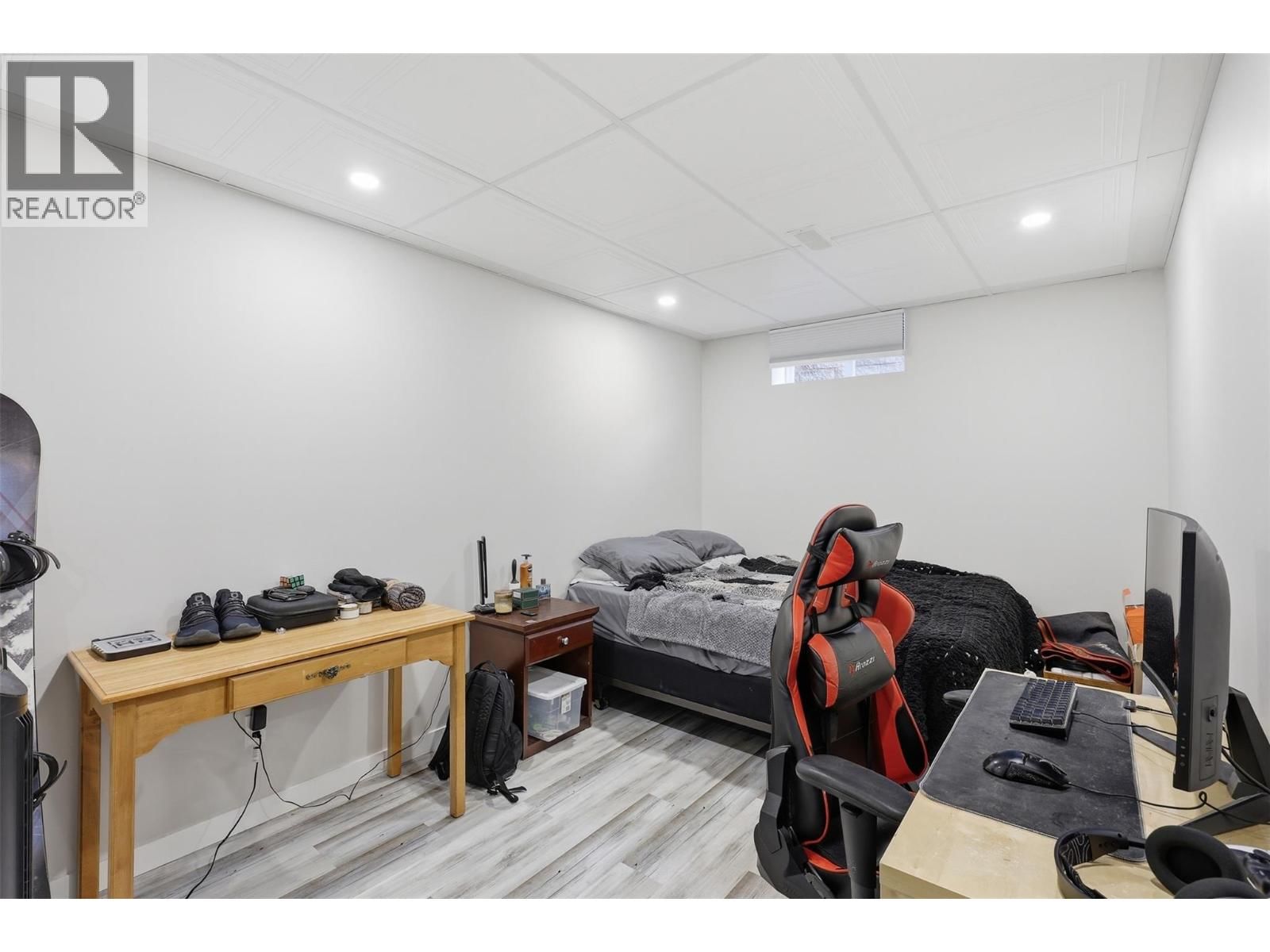 769 DOUGLAS STREET Image 44