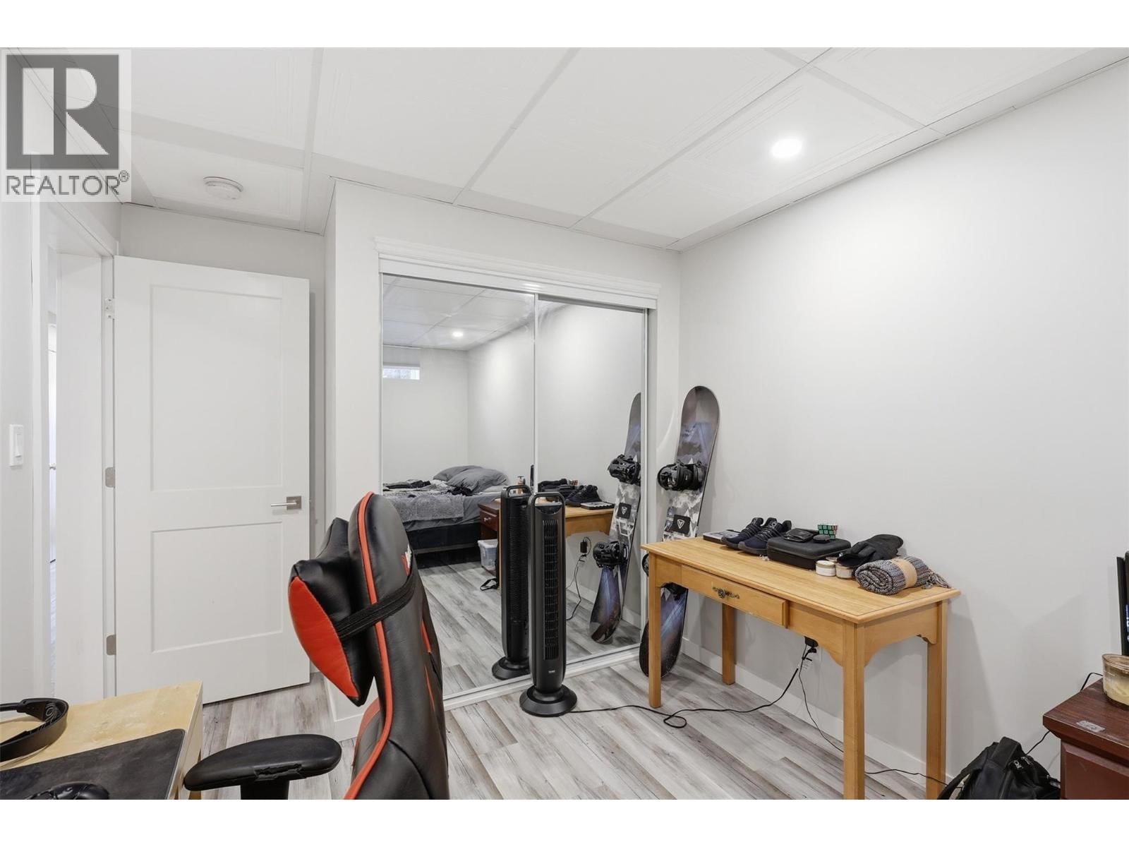 769 DOUGLAS STREET Image 45