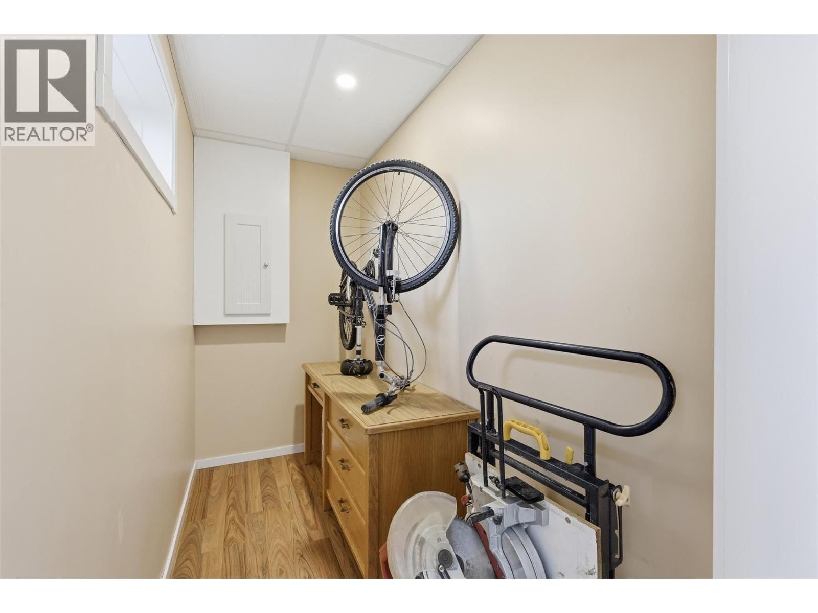 769 DOUGLAS STREET Image 46