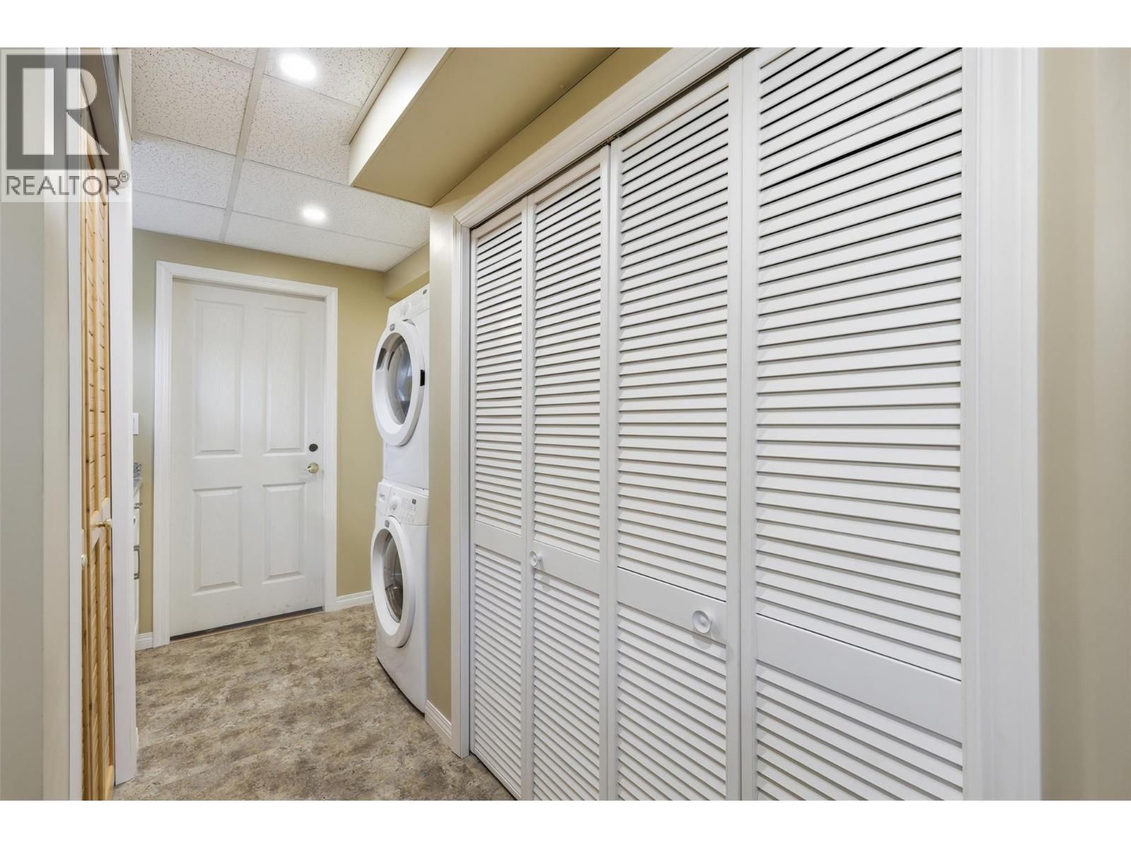 769 DOUGLAS STREET Image 48