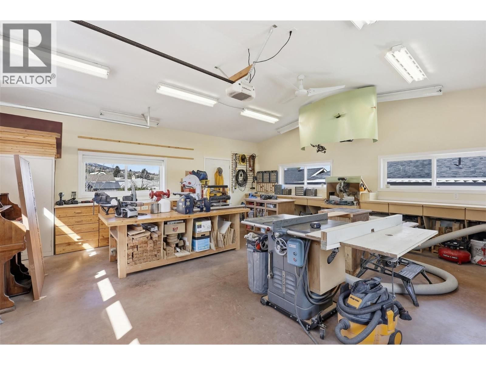 769 DOUGLAS STREET Image 54