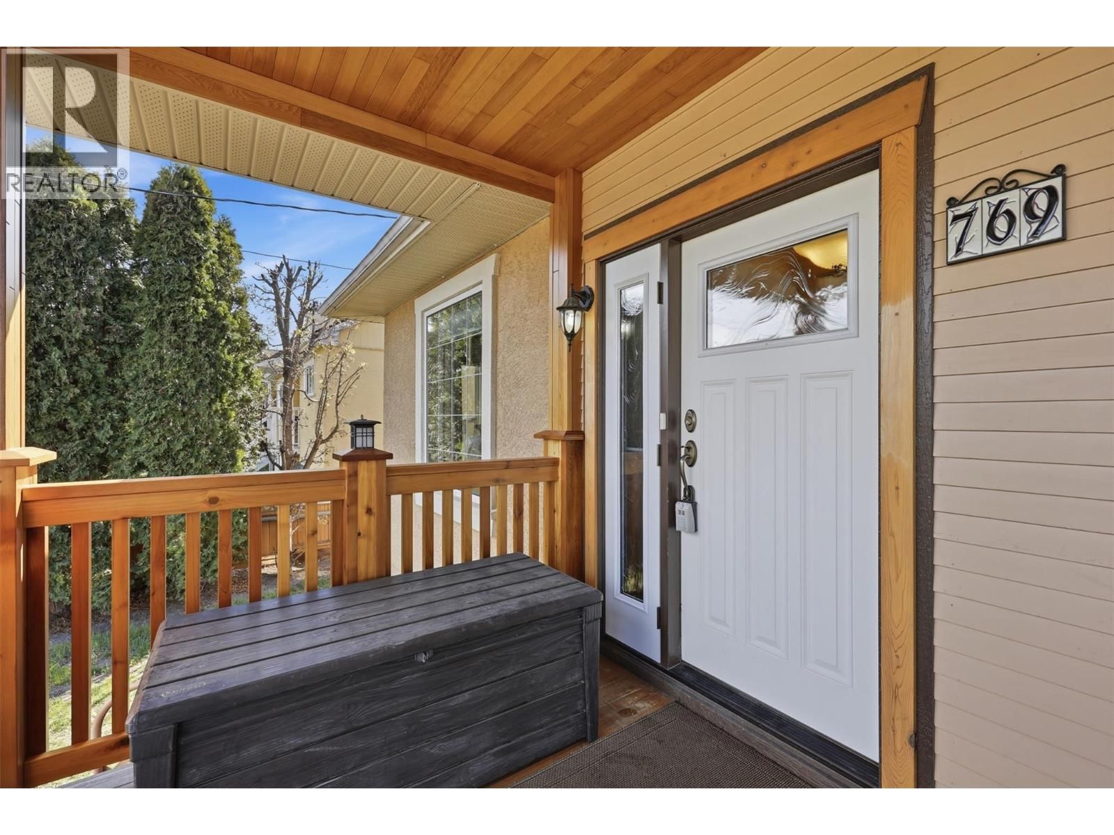 769 DOUGLAS STREET Image 9