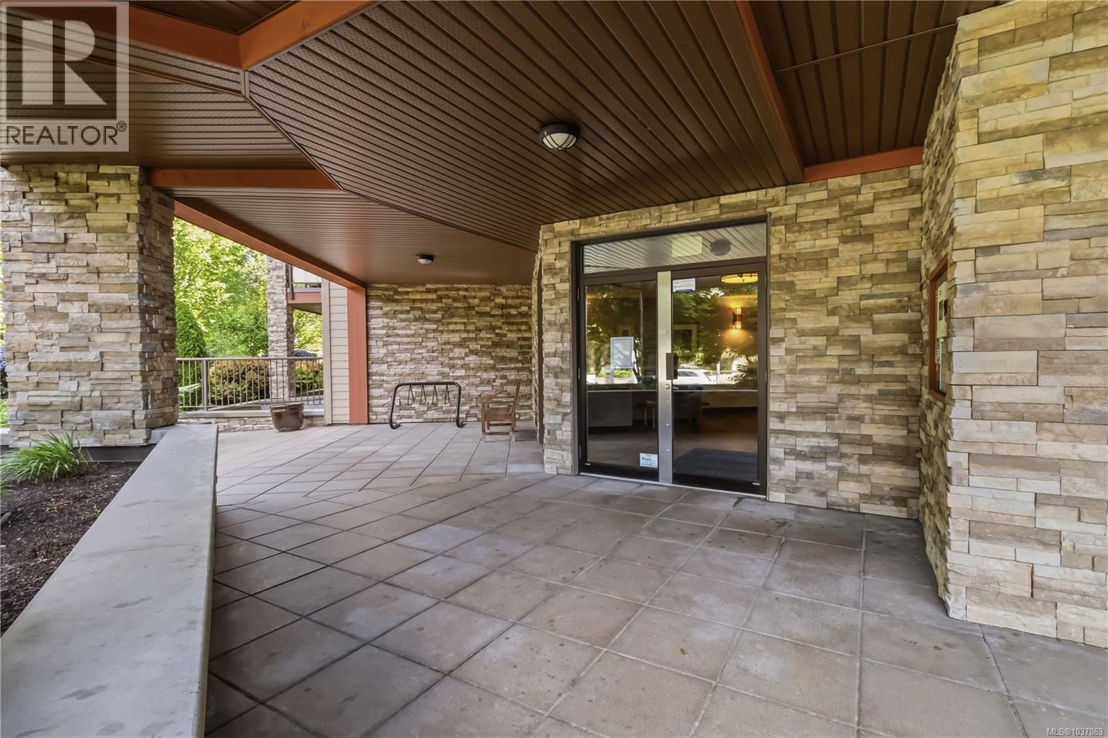 104 4529 West Saanich Road property photo