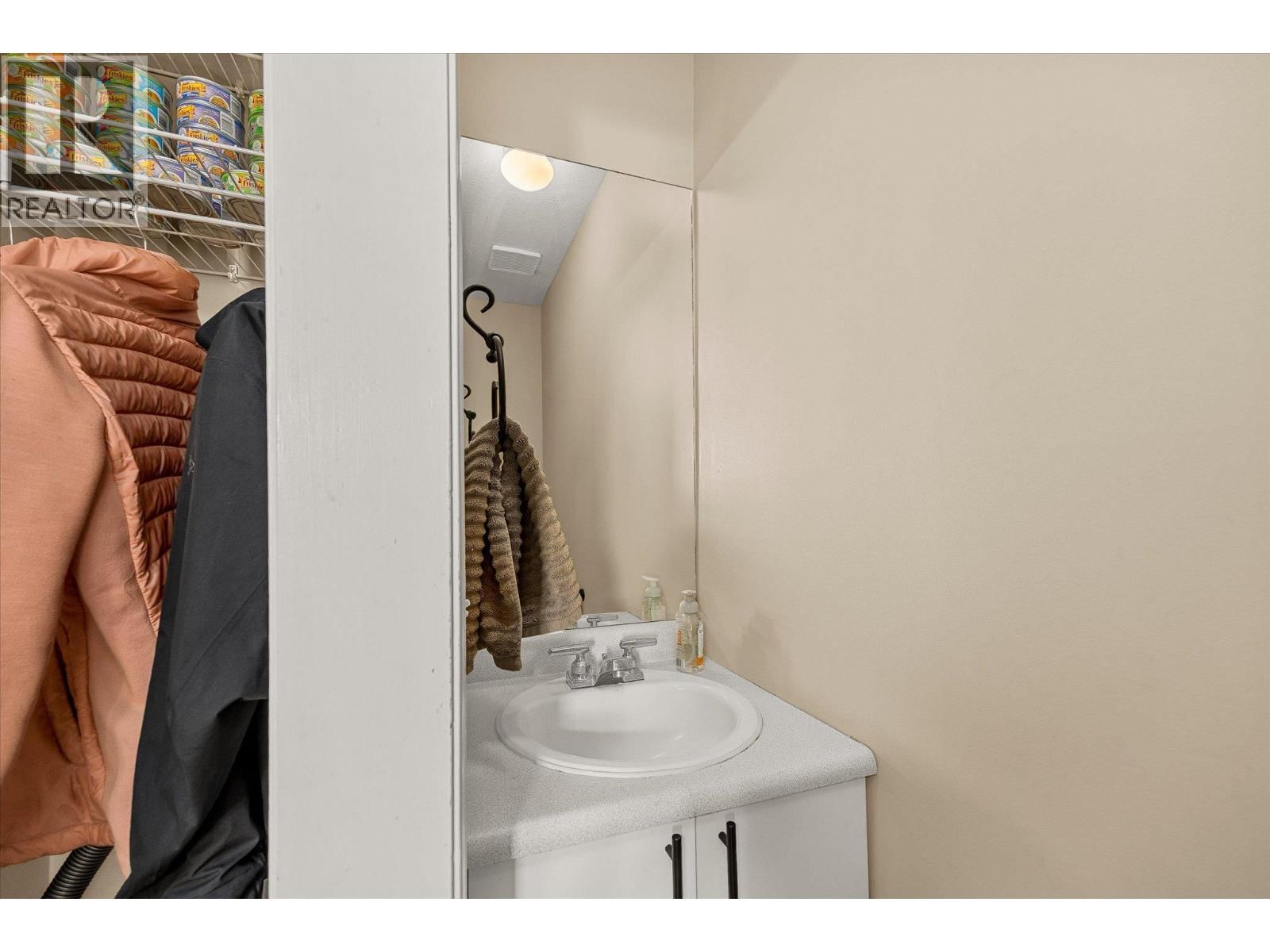 144 WYNDHAM CRESCENT Image 18