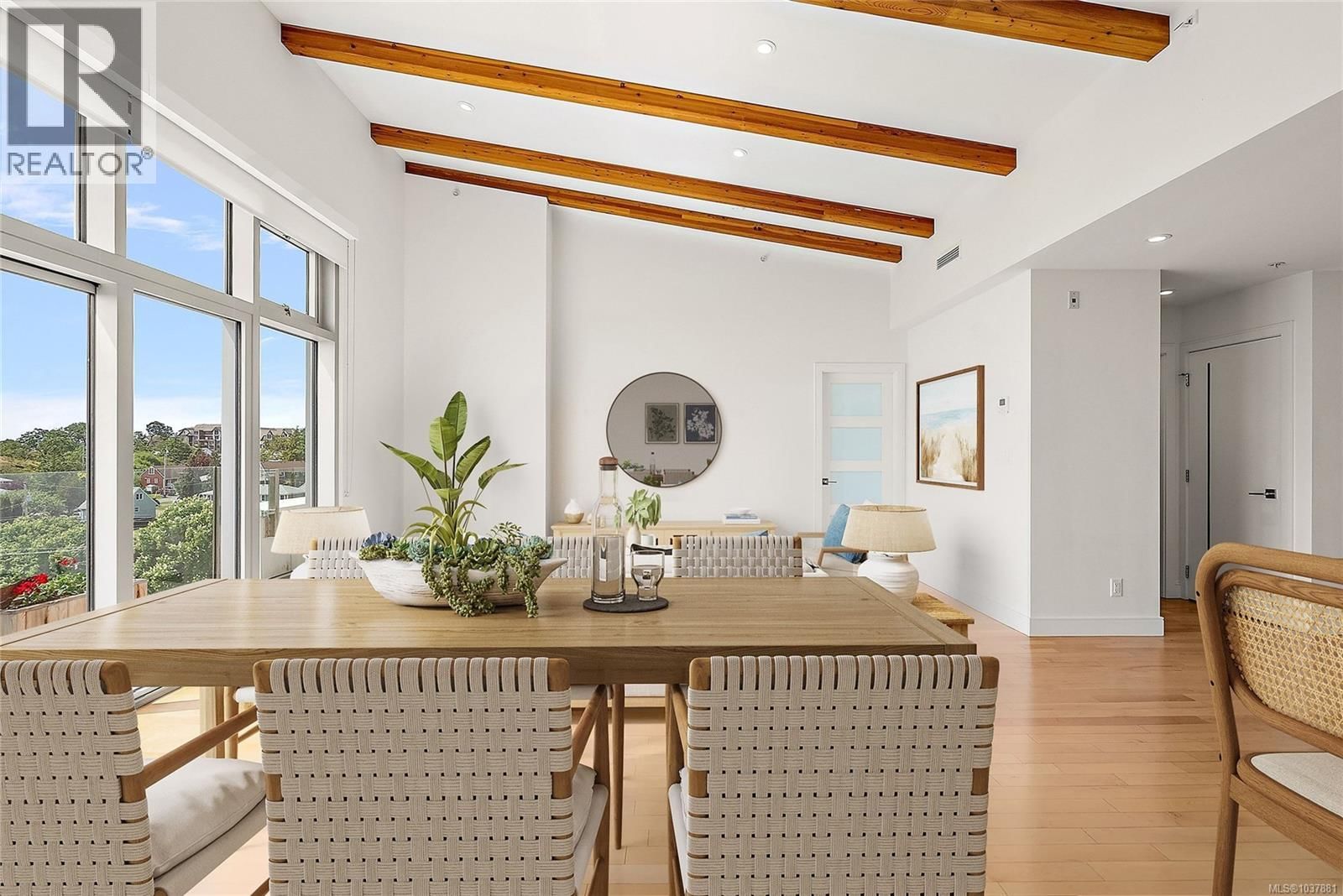 603 916 Lyall Street property photo