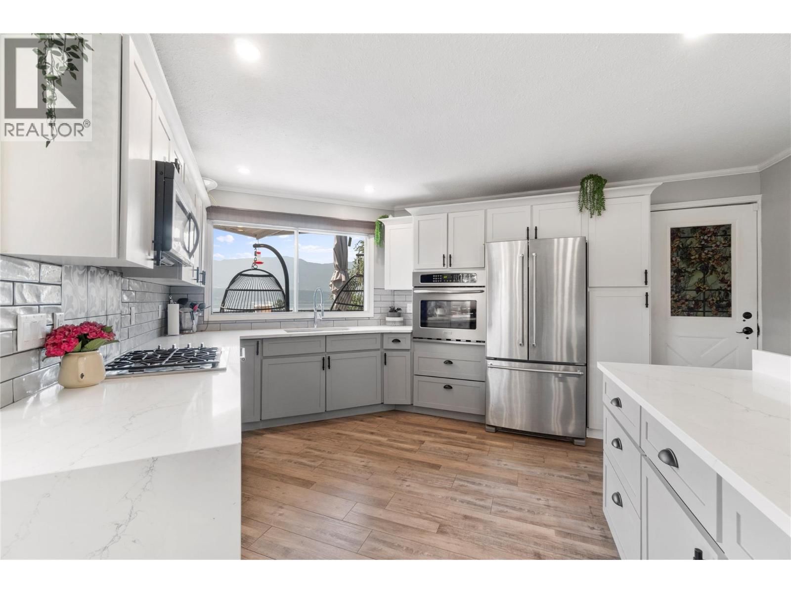 1850 28 AVENUE NORTHEAST Image 14