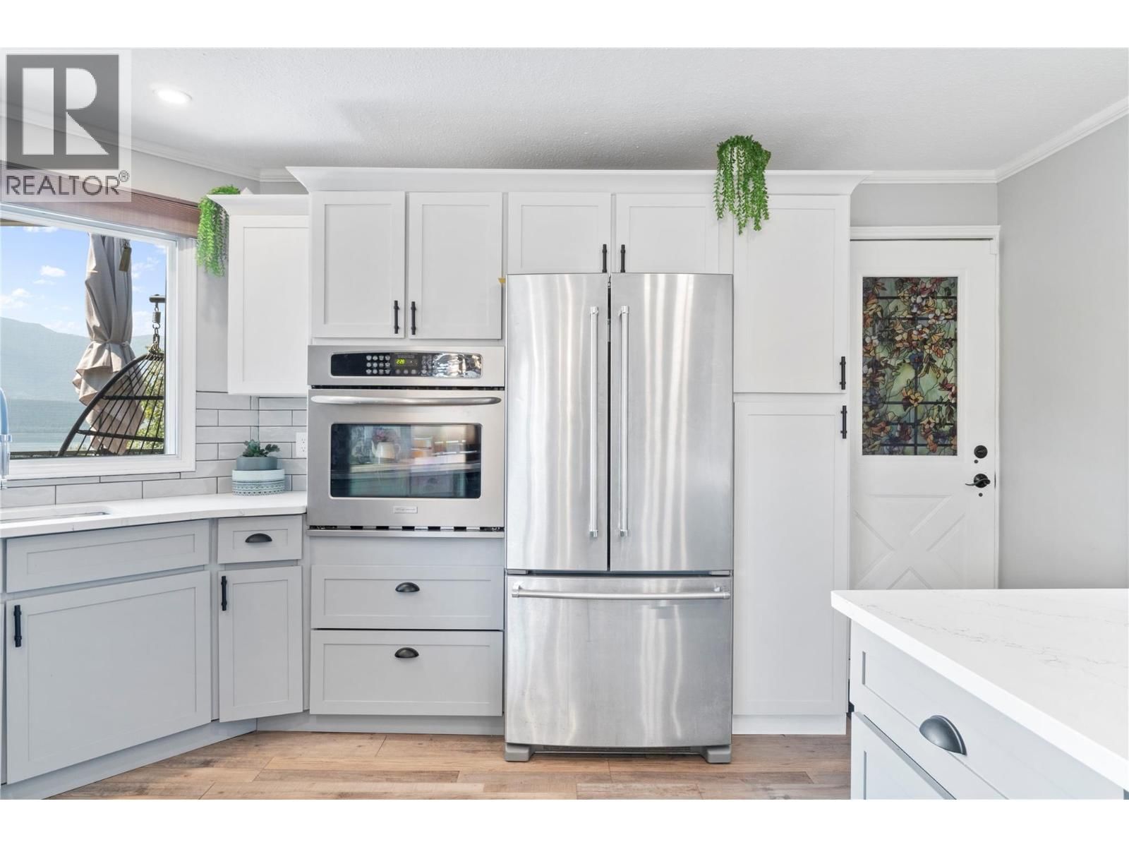 1850 28 AVENUE NORTHEAST Image 17