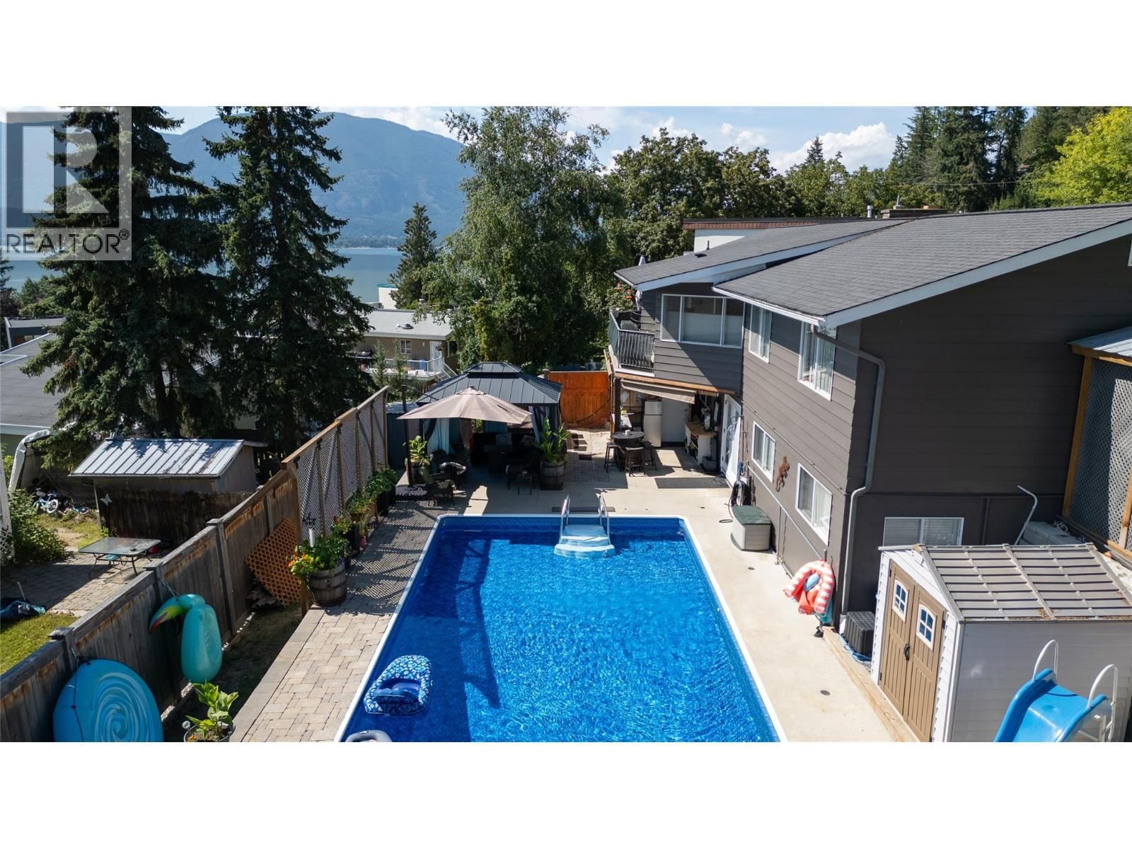 1850 28 AVENUE NORTHEAST Image 2