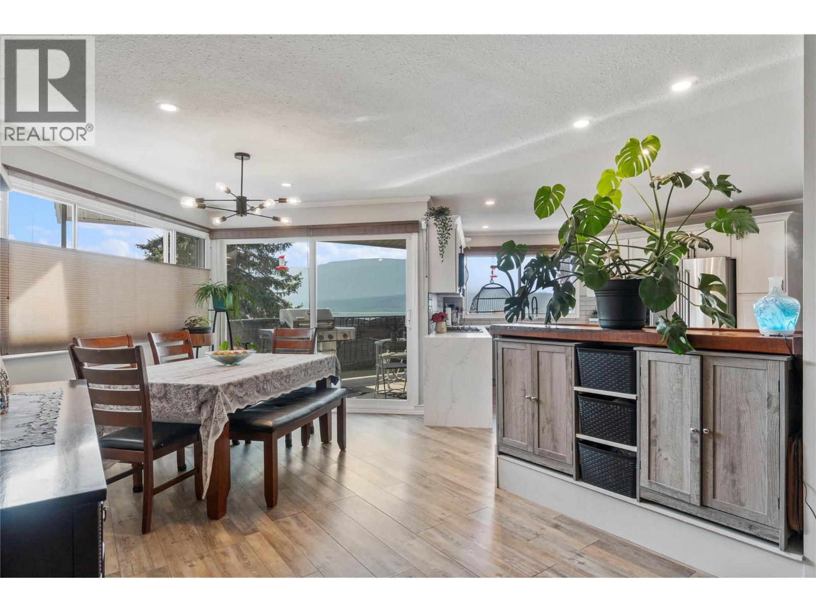 1850 28 AVENUE NORTHEAST Image 23