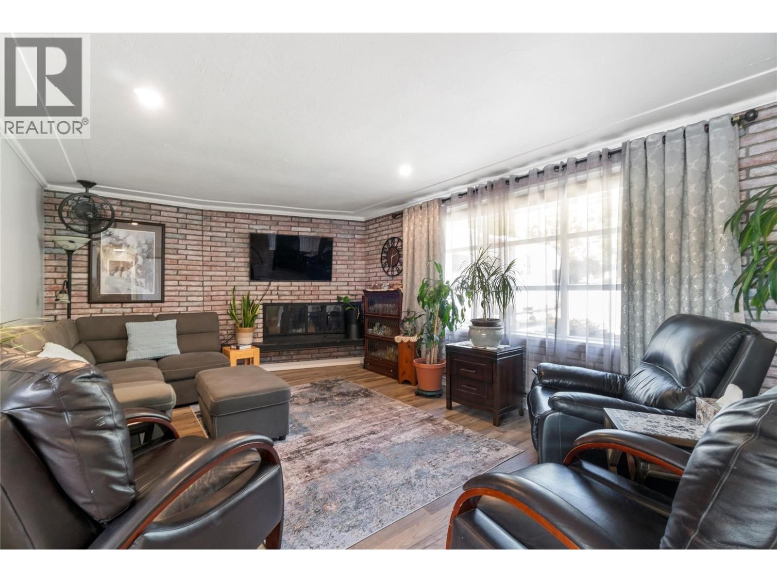 1850 28 AVENUE NORTHEAST Image 26