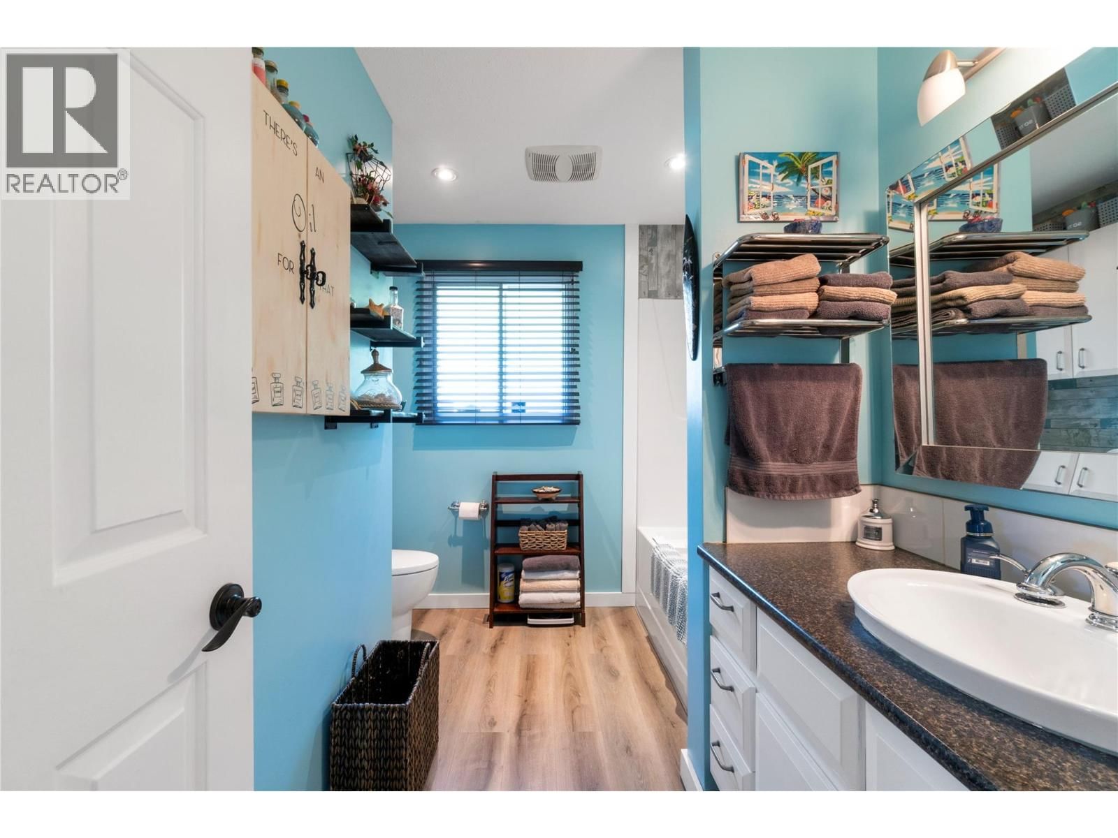 1850 28 AVENUE NORTHEAST Image 31