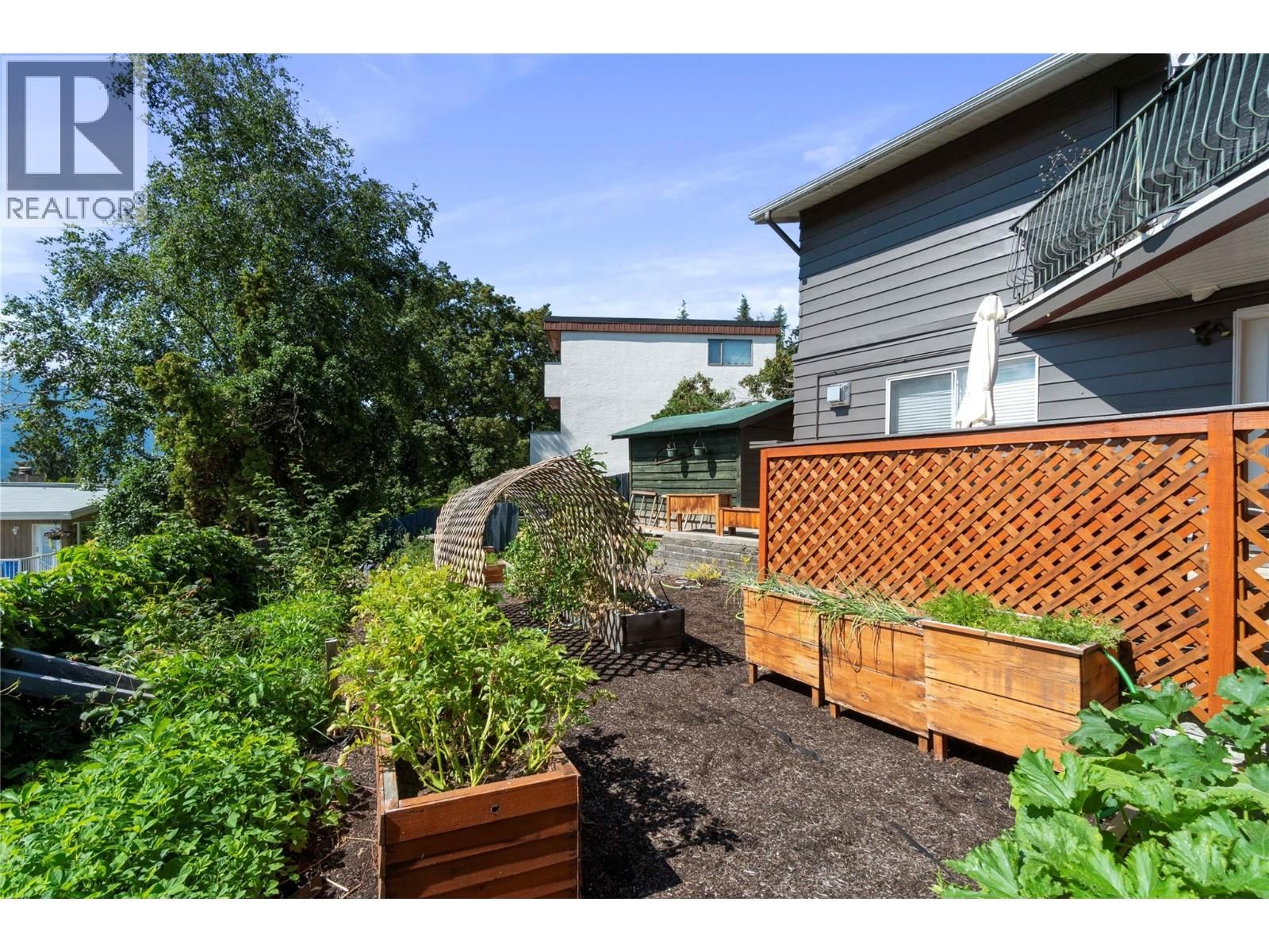 1850 28 AVENUE NORTHEAST Image 64