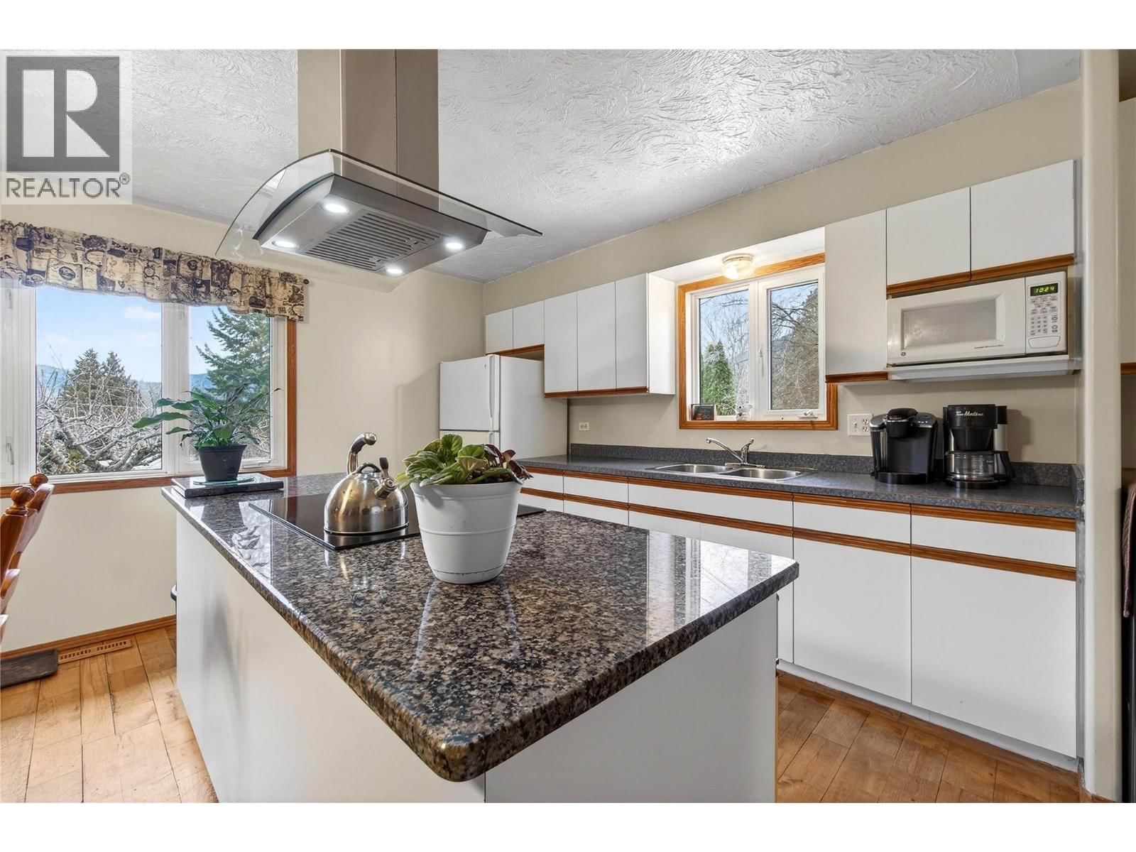 4640 70 AVENUE NORTHEAST Image 10