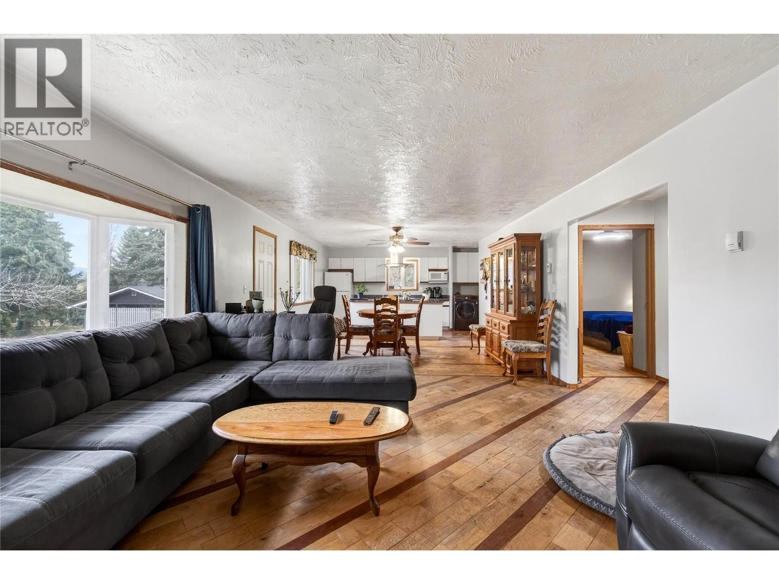 4640 70 AVENUE NORTHEAST Image 24