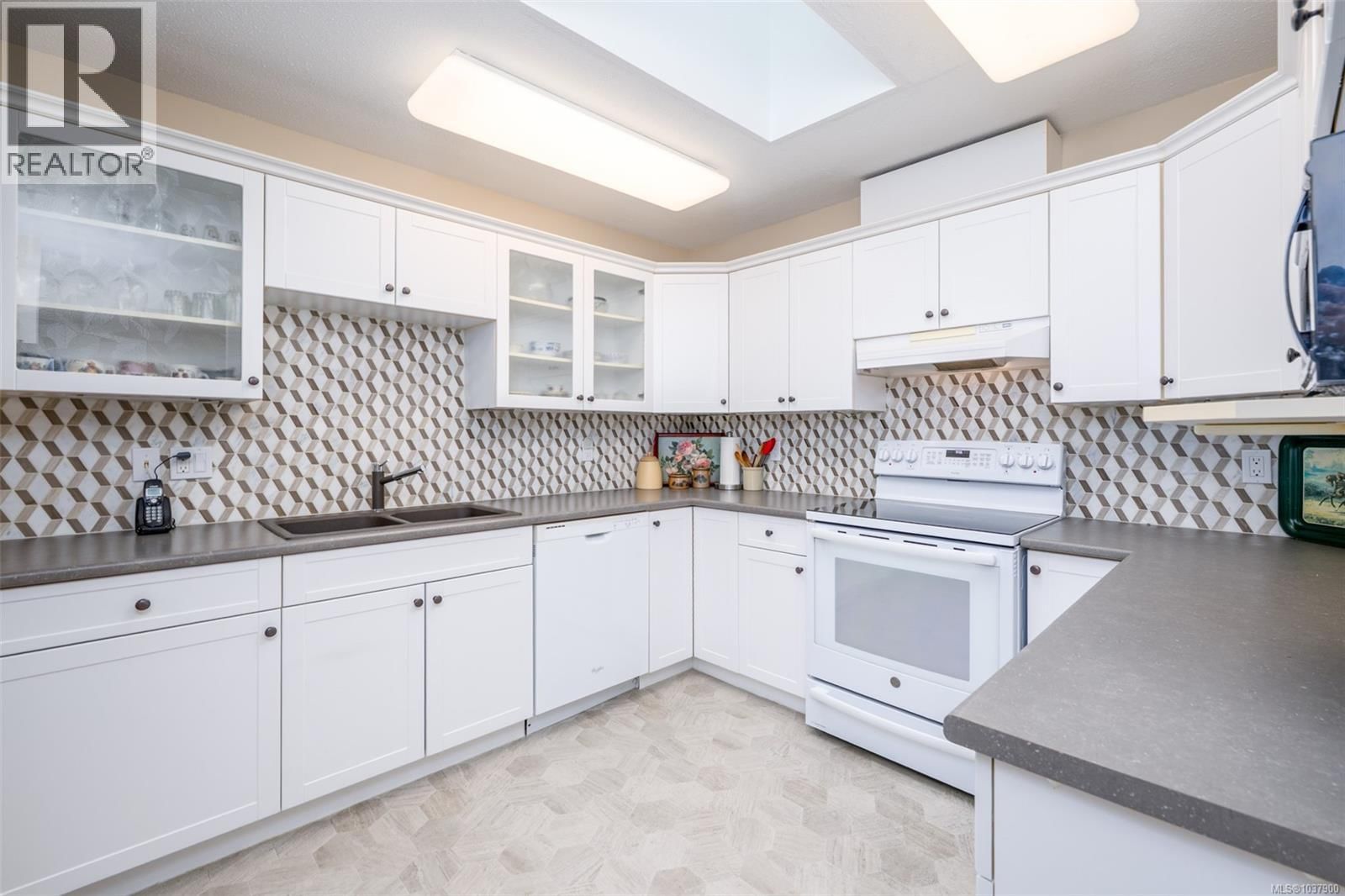 403 275 First Street property photo
