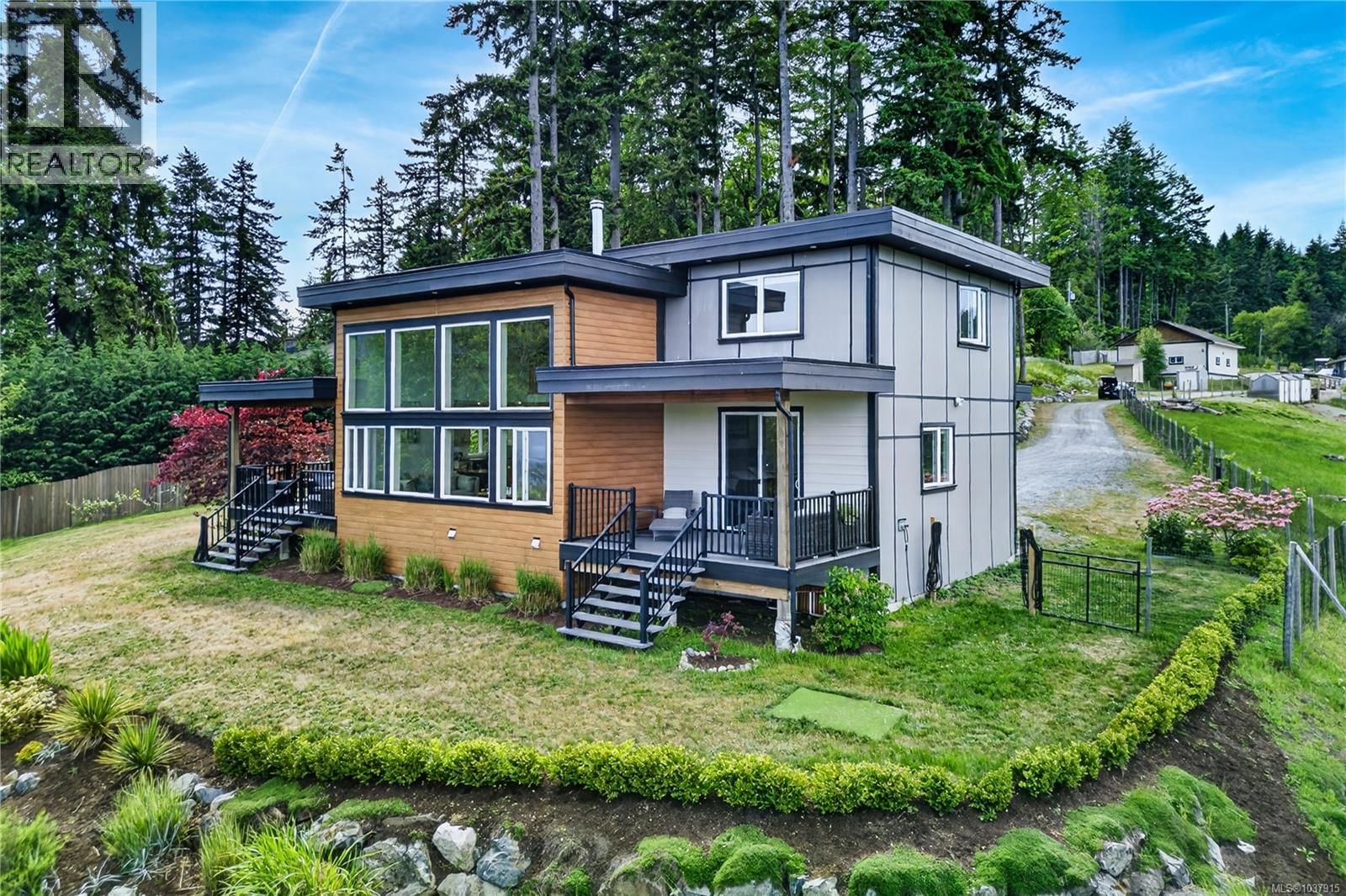 6499/6495 Doumont Road property photo
