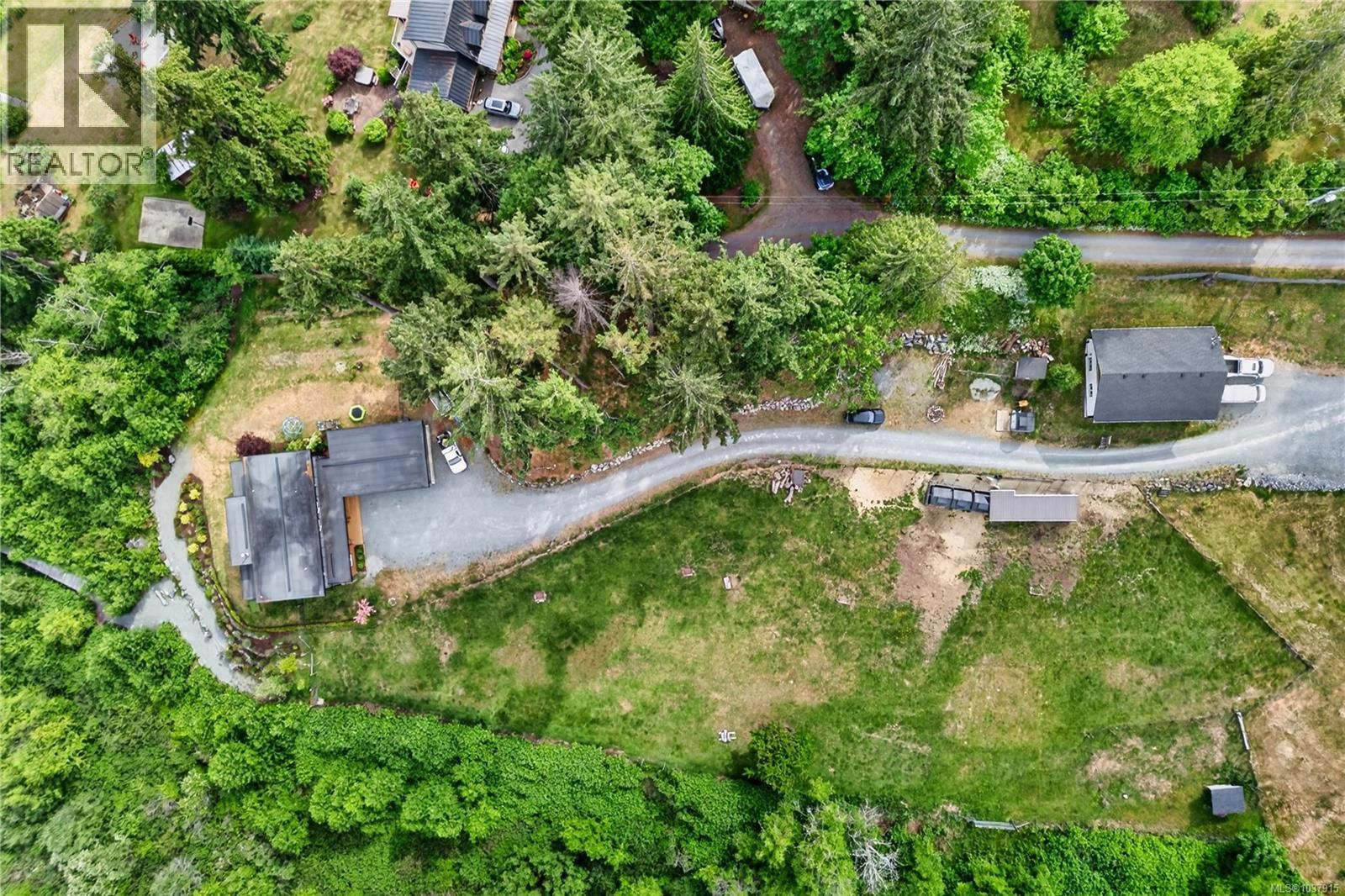 6499/6495 Doumont Road property photo