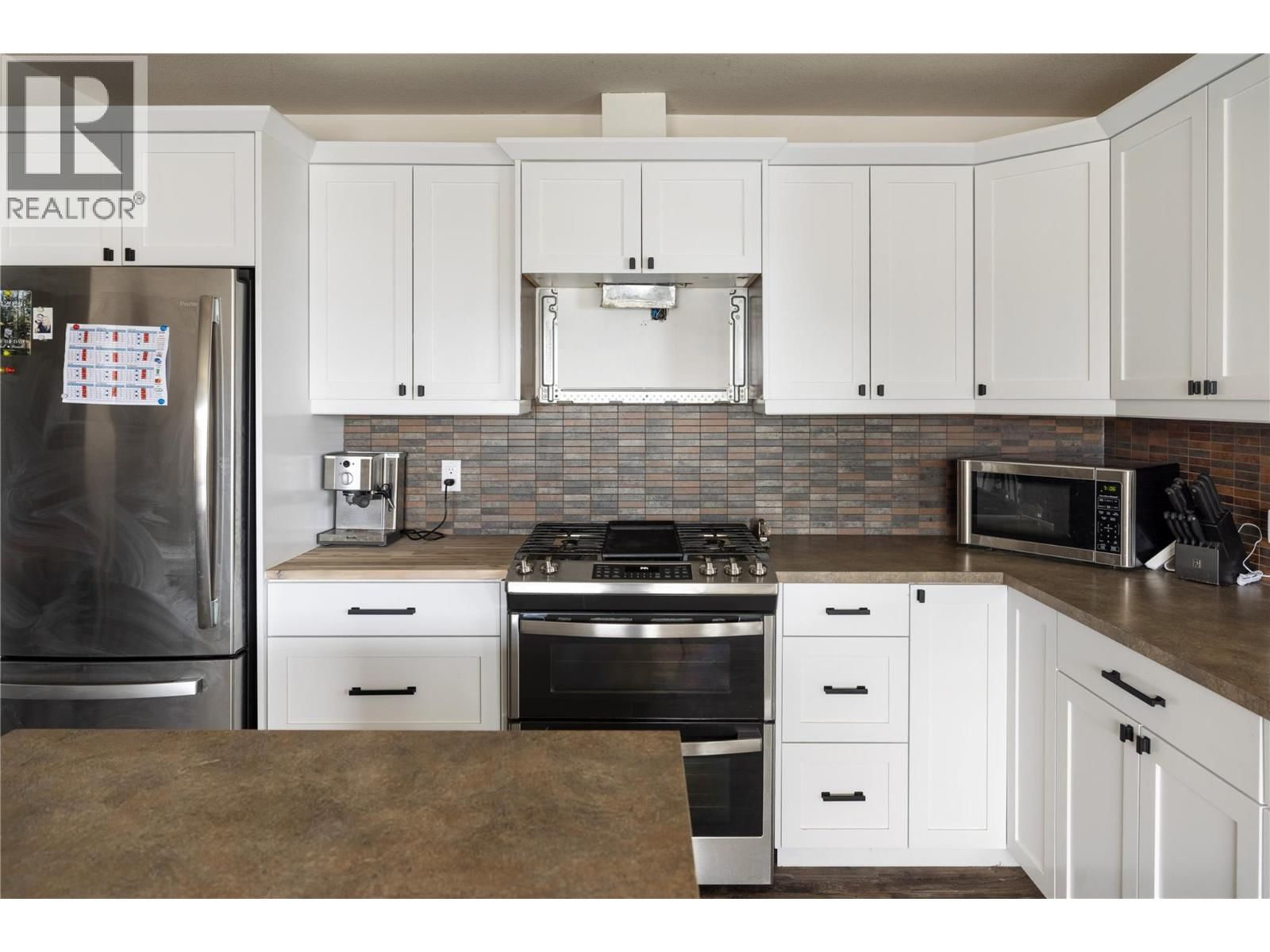 2049 SKYVIEW CRESCENT Image 14