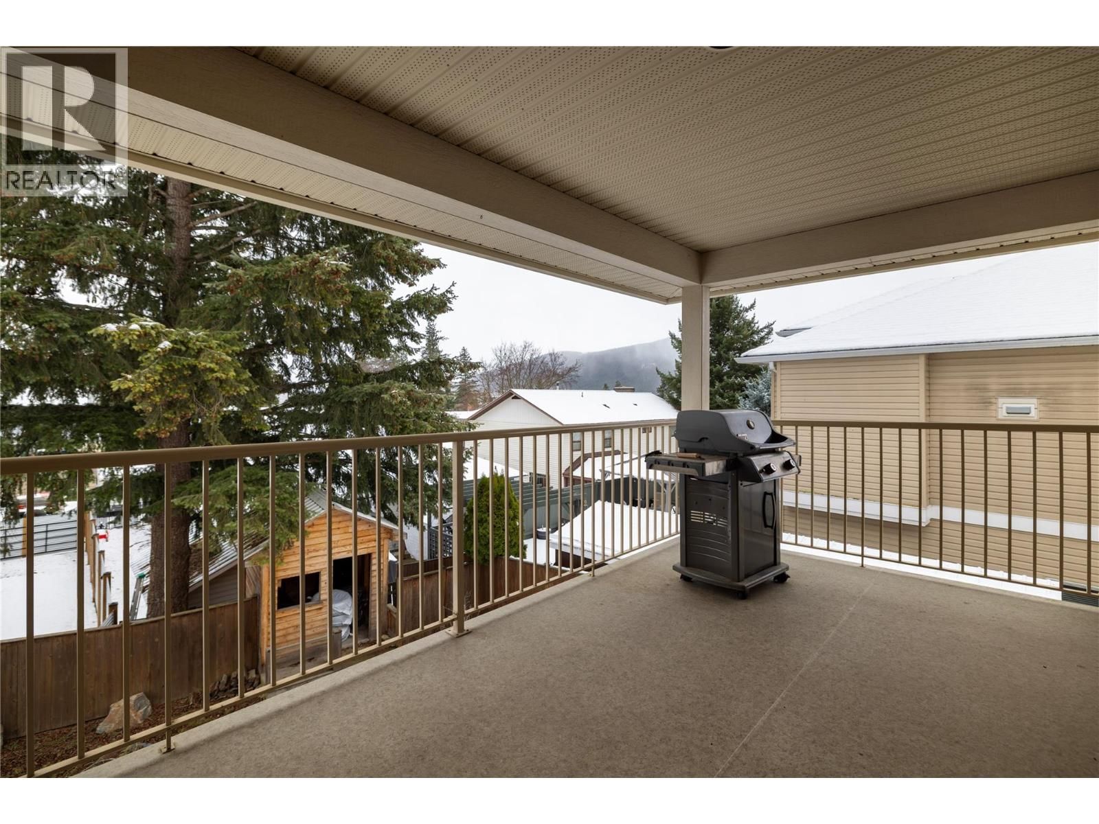 2049 SKYVIEW CRESCENT Image 16