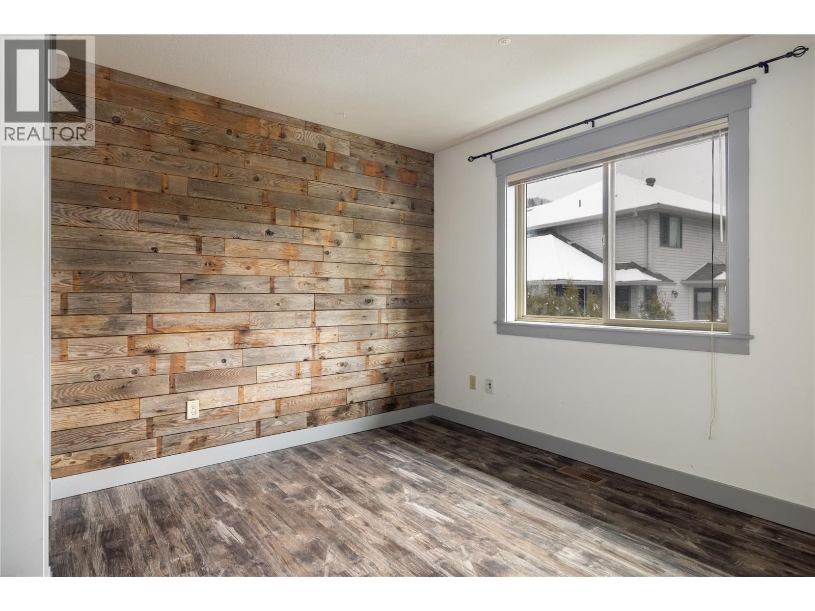 2049 SKYVIEW CRESCENT Image 19