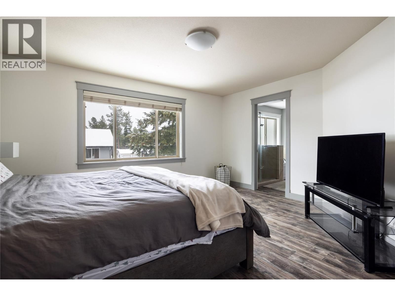 2049 SKYVIEW CRESCENT Image 21