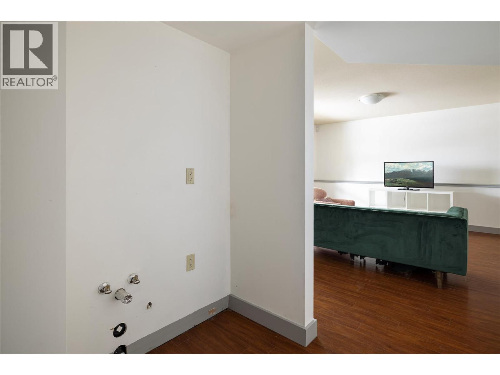 2049 SKYVIEW CRESCENT Image 25