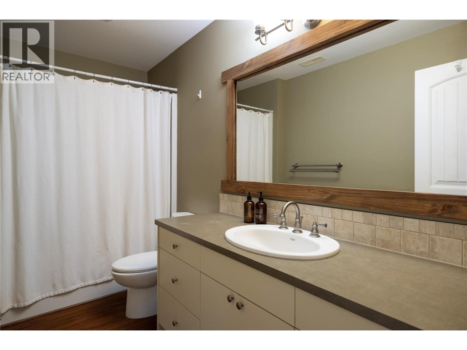 2049 SKYVIEW CRESCENT Image 30