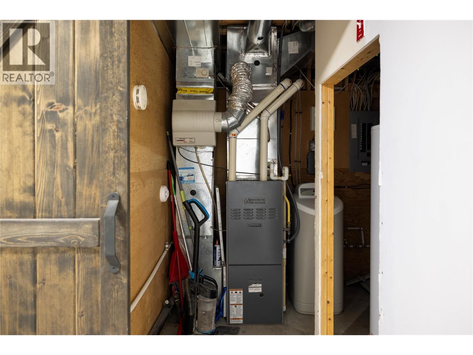 2049 SKYVIEW CRESCENT Image 34