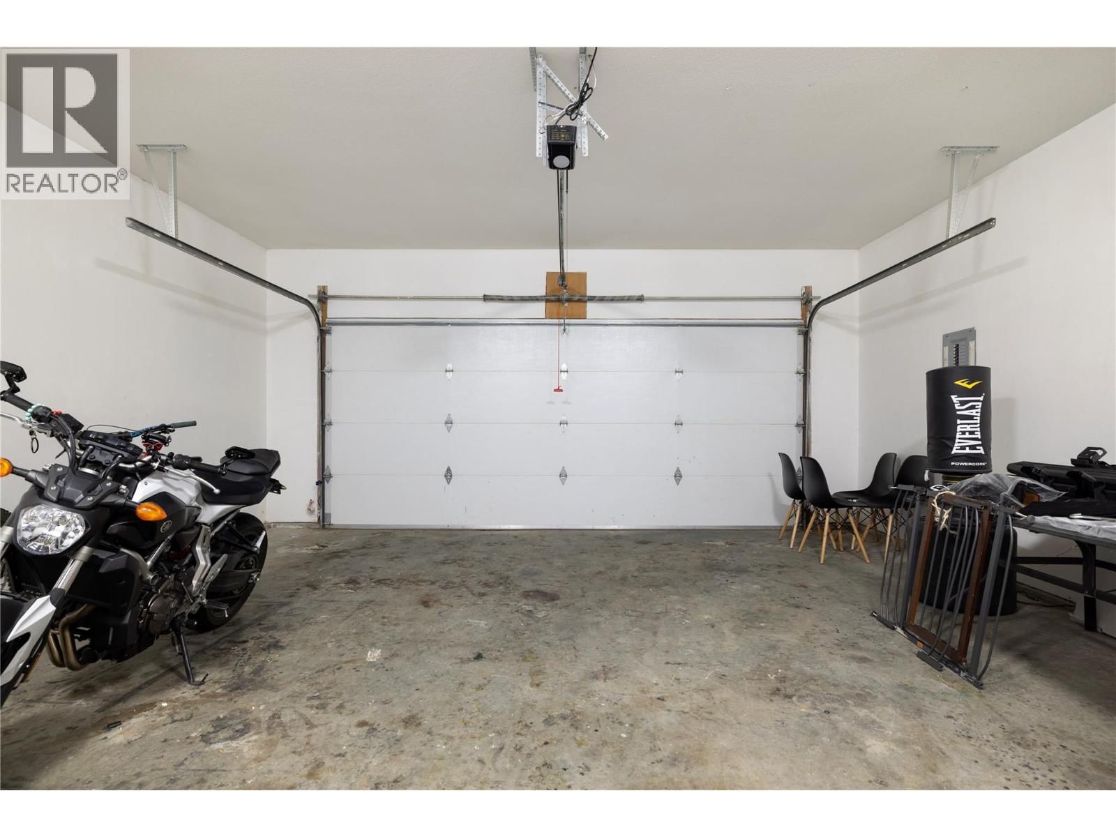 2049 SKYVIEW CRESCENT Image 38