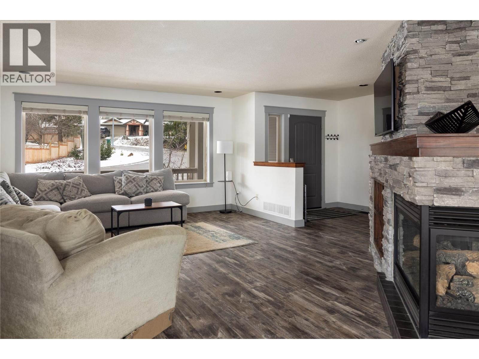 2049 SKYVIEW CRESCENT Image 5