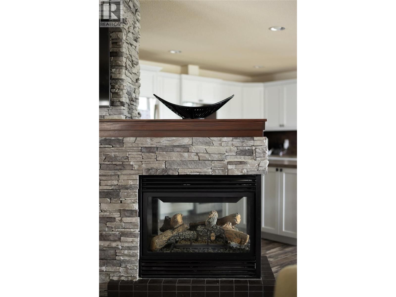 2049 SKYVIEW CRESCENT Image 6