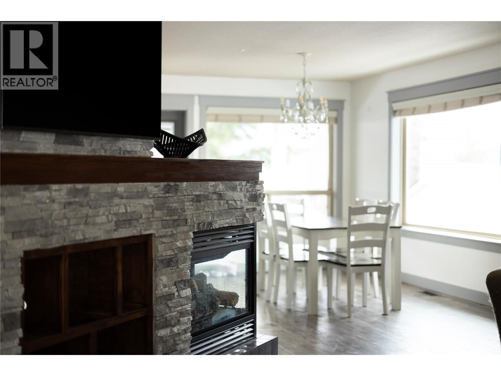 2049 SKYVIEW CRESCENT Image 8