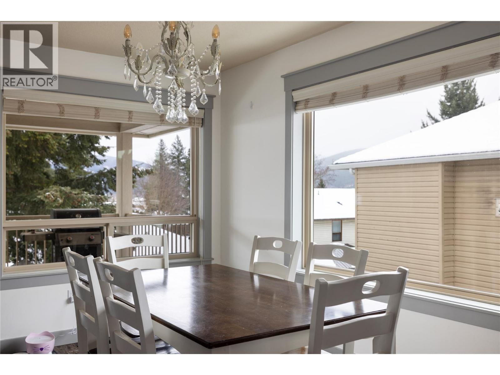 2049 SKYVIEW CRESCENT Image 9