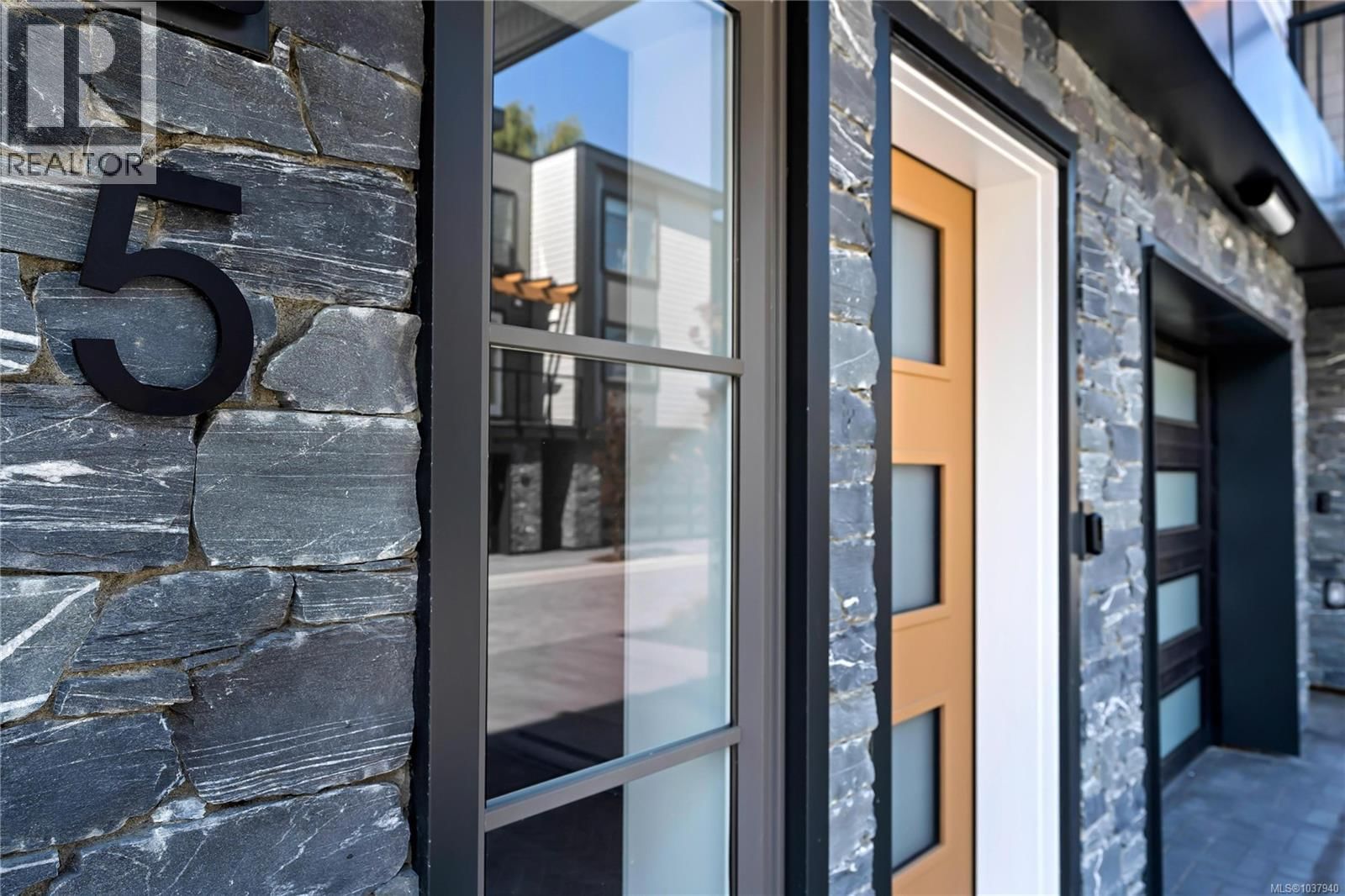 5 2590 Penrhyn Street property photo