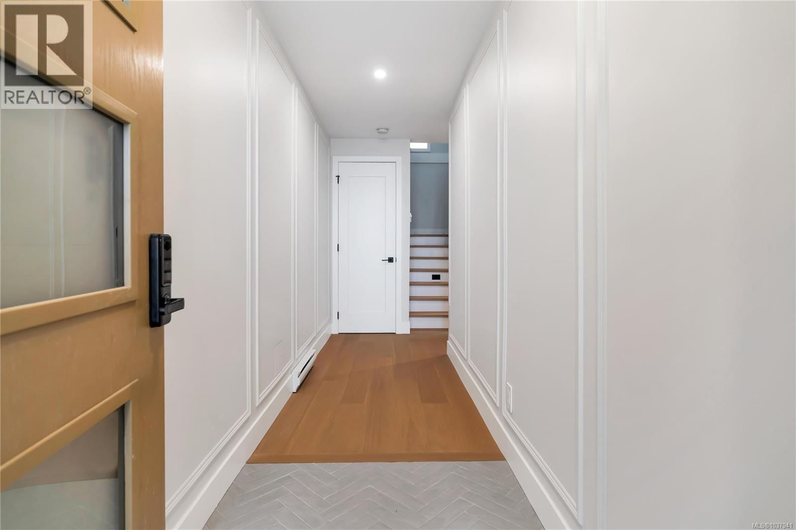 2 2590 Penrhyn Street property photo