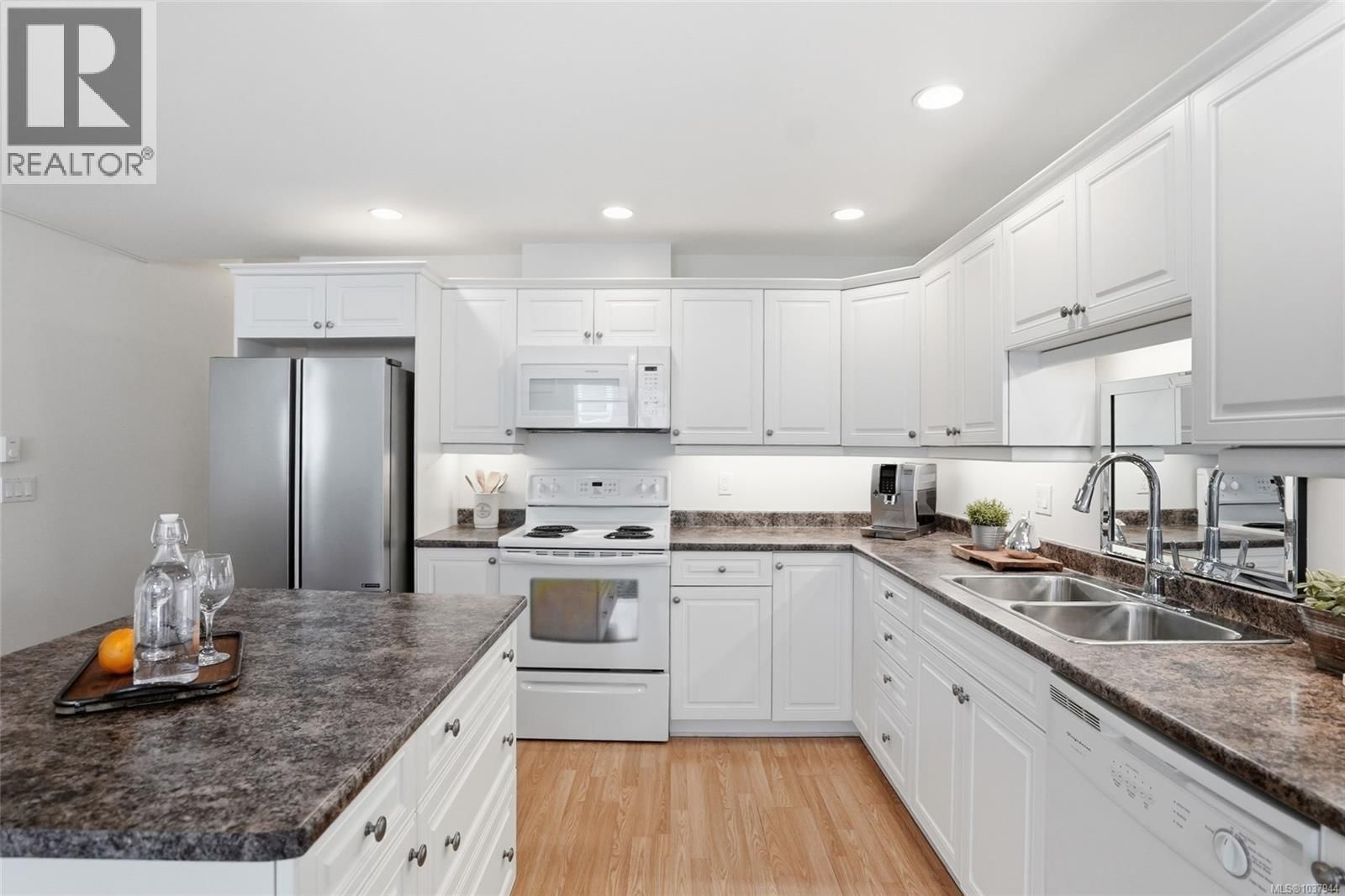101 193 Second Avenue property photo